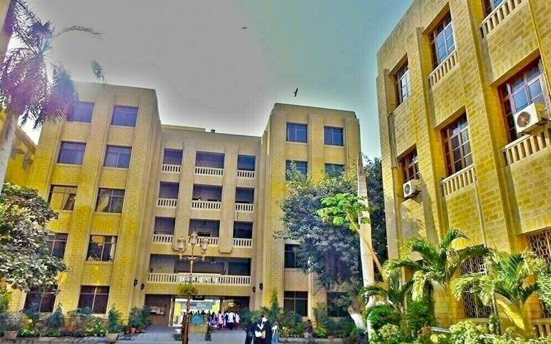 کالج کے احاطے میں یونیفارم کی خرید و فروخت پرپابندی عائد