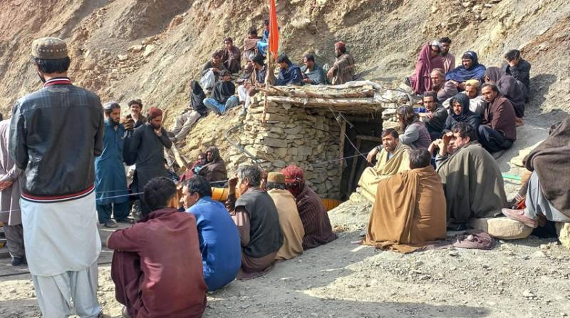 مینگورہ زمرد کان حادثہ، 7 گھنٹے بعد 4 مزدوروں کو باحفاظت نکال لیا گیا