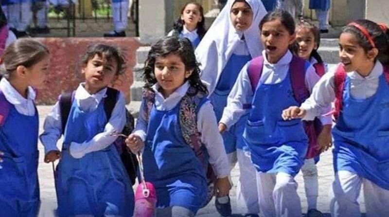 طلبا کی موجیں: پنجاب  کے سکولوں میں چھٹیاں  31 اگست تک بڑھنے کا امکان