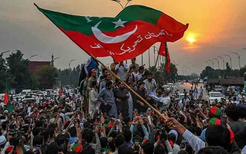 عمران خان کے بیٹوں کا پاکستان آنے کا معاملہ،پی ٹی آئی نے بڑا فیصلہ کر لیا 