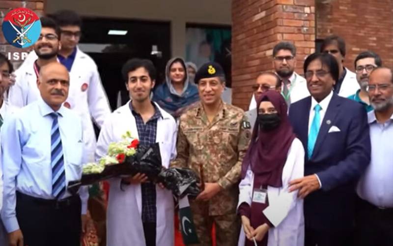 ڈی جی آئی ایس پی آر کی طلبہ سے خصوصی نشست، طلبہ کا افواج پاکستان سے اظہار یکجہتی 