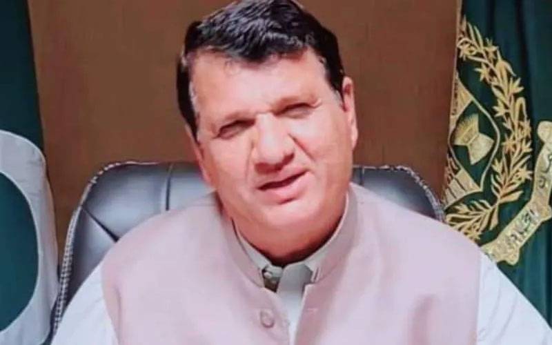  وفاقی وزیر امیر مقام نے خیبر پختونخوا میں حکومت کی تبدیلی کا اشارہ دے دیا 
