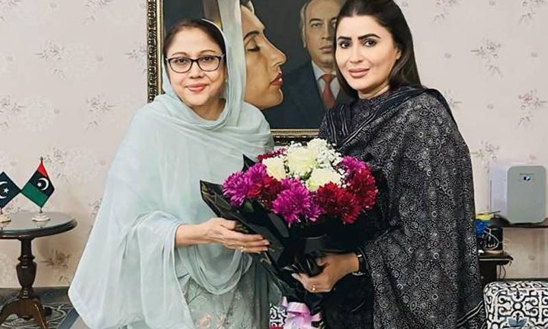  فریال تالپور سے شازیہ مری کی ملاقات، عمرہ کی ادائیگی پر مبارکباد 