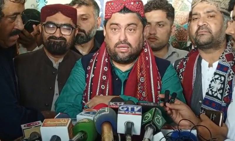 گورنر سندہ کامران ٹیسوری کی درگاہ بھٹائی پر حاضری