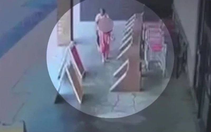 امریکہ میں سکارف پہنی پاکستانی خاتون پر تشدد، ناک کی ہڈی توڑ دی 