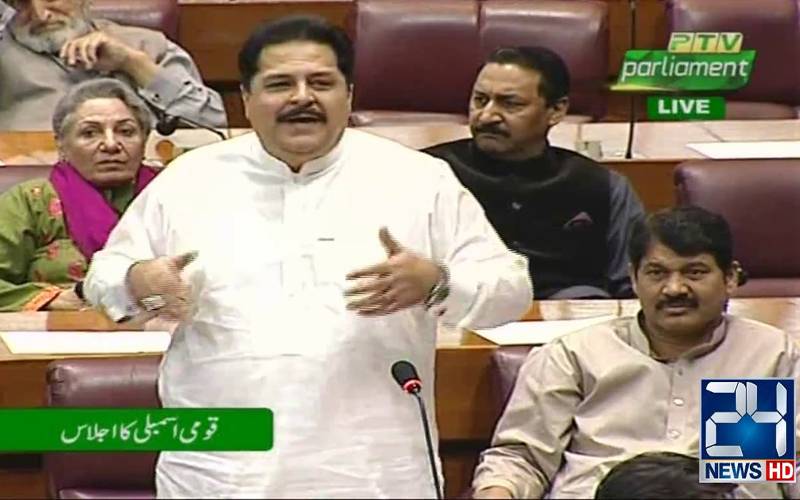  تحریک انصاف کے رہنما’’ ٹرمپ کو ابا‘‘ کہنے پر غصہ میں آگئے 