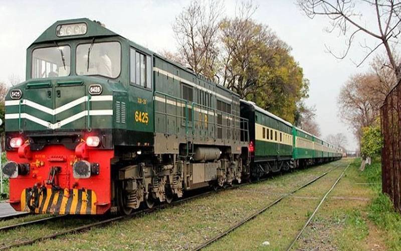 ریلوے حکام کی نااہلیاں، 15 دن میں مختلف ٹرینوں کے 6 حادثات 