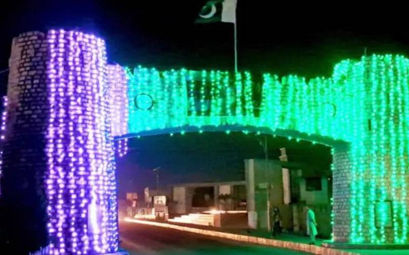 79ویں جشن آزادی: تاریخی باب خیبر کو برقی قمقموں سے سجا دیا گیا