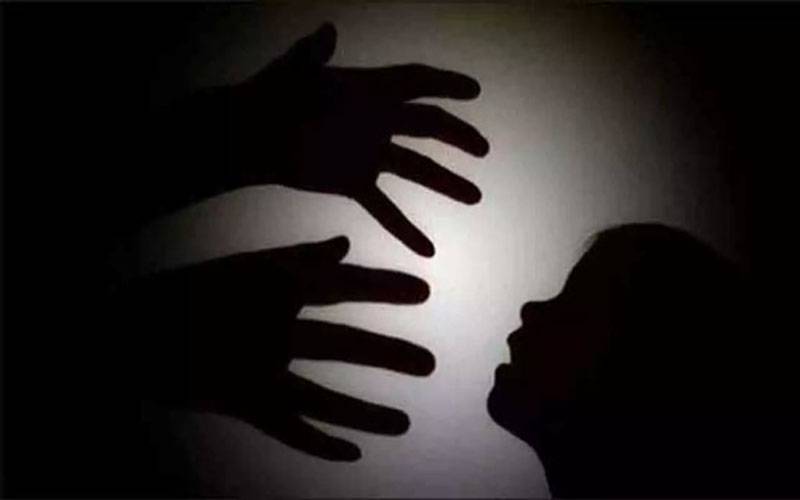 کراچی: کریڈٹ کارڈ بنوانے کے بہانے لڑکی کو بلا کر زیادتی کرنے کا انکشاف