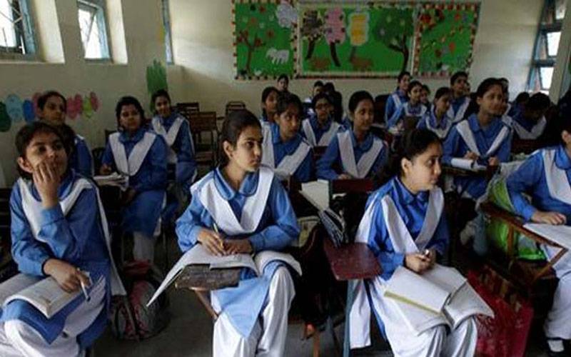 سکولوں کی چھٹیاں بڑھانے کا فیصلہ تبدیل، پنجاب حکومت نے یوٹرن لے لیا
