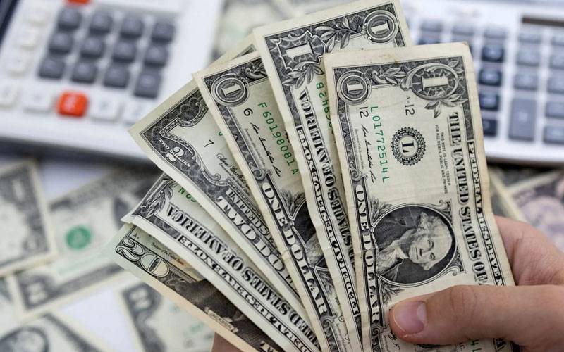 اوپن مارکیٹ میں امریکی ڈالر 7 پیسے سستا، یورو 2 روپے 28 پیسے مہنگا