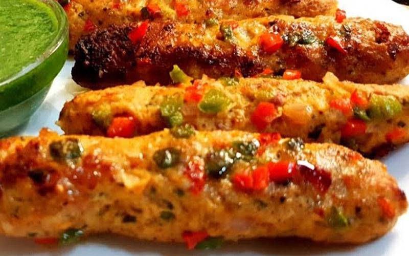 گھرمیں چائے کے ساتھ غلافی کباب بنا کر بارش کا مزہ دوبالا کریں 