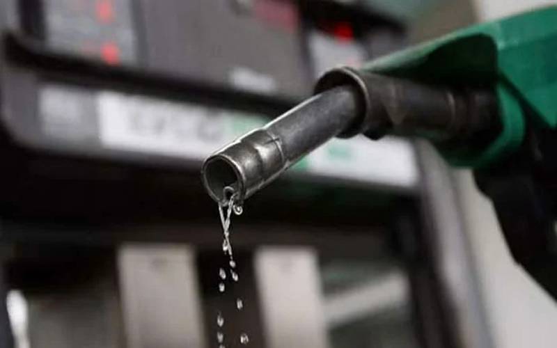 پیٹرول کی قیمت میں اضافہ ، ڈیزل کی قیمت میں کمی کا امکان