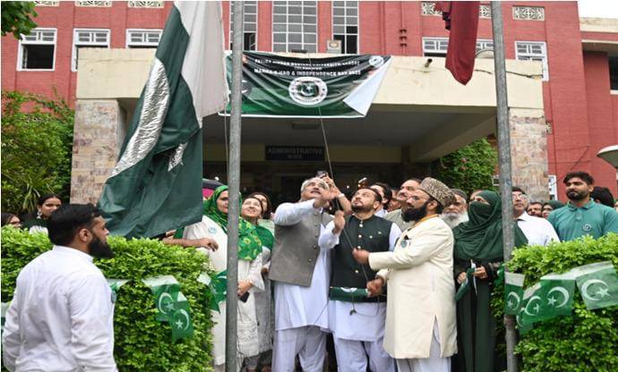   فاطمہ جناح میڈیکل یونیورسٹی کے زیراہتمام 78 ویں یوم آزادی کی تقریب، ملکی سلامتی، ترقی اور خوشحالی کیلئےخصوصی دعا
