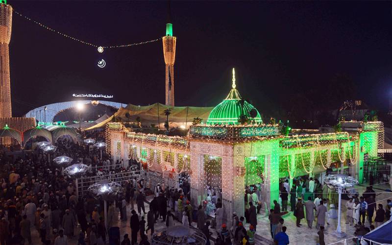 حضرت داتا گنج بخشؒ کا عرس: قرأت، نعت خوانی اور سماع کی محفلیں عروج پر 