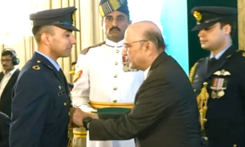  سول ایوارڈز دینے کا قانون کیا ہے اور یہ کن افراد کو ملتے ہیں؟