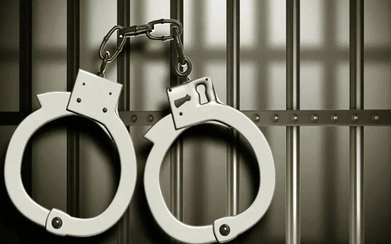 والد اور بہنوں پر فائرنگ کرنے والے مفتی کفایت اللّٰہ کے بیٹے کو گرفتار کرلیا گیا 