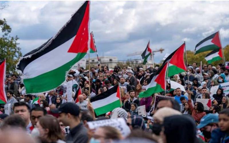 غزہ پر اسرائیلی حملے: برطانیہ، فن لینڈ، سوئیڈن اور اسرائیل میں احتجاجی مظاہرے