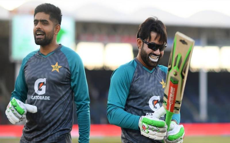 عاقب جاوید نے بابر اور رضوان کو ڈراپ کرنے کی وجہ بتادی