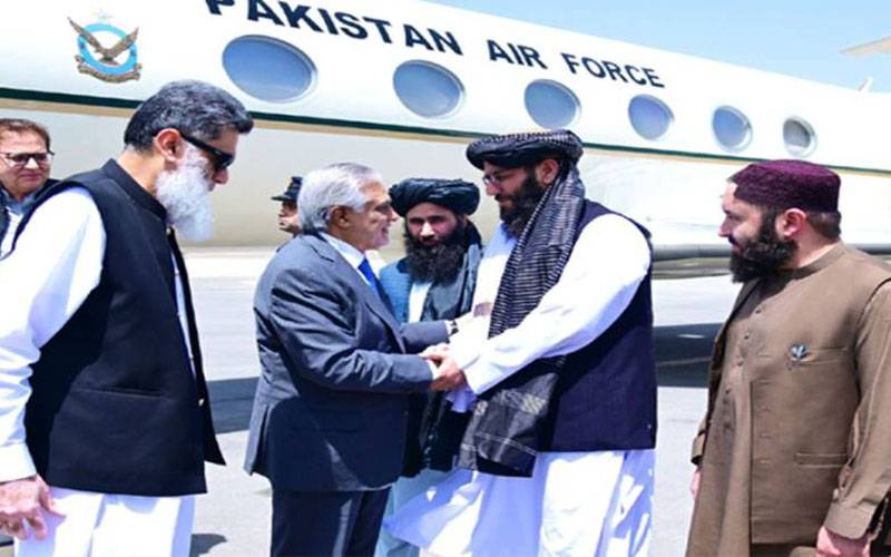 وزیر خارجہ اسحاق ڈار سہ فریقی مذاکرات میں شرکت کیلئے کابل پہنچ گئے