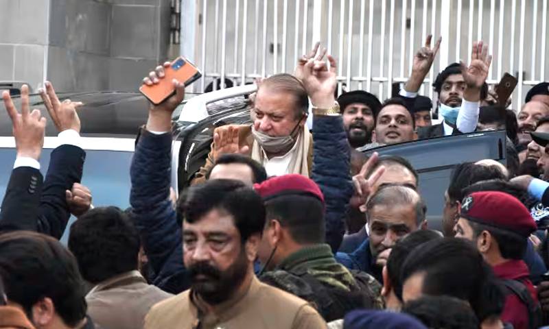 نواز شریف کے دورہ مری پر عوام کا اظہار محبت ،قائد کیساتھ تصاویر بنوائیں