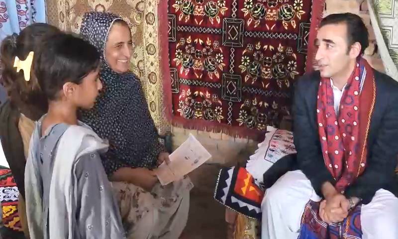 سیلاب سے متاثرہ علاقوں کے دورہ پر بلاول کا طالب علم سے دلچسپ مکالمہ 
