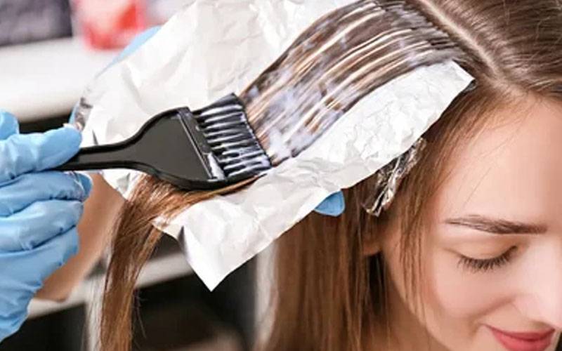بالوں کو بار بار ڈائی کرنیوالے ہو جائیں ہوشیار، ہوشربا نقصانات سامنے آگئے 