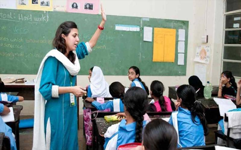 پنجاب: سرکاری اساتذہ پر نجی سکول اور اکیڈمی میں پڑھانے پر پابندی عائد