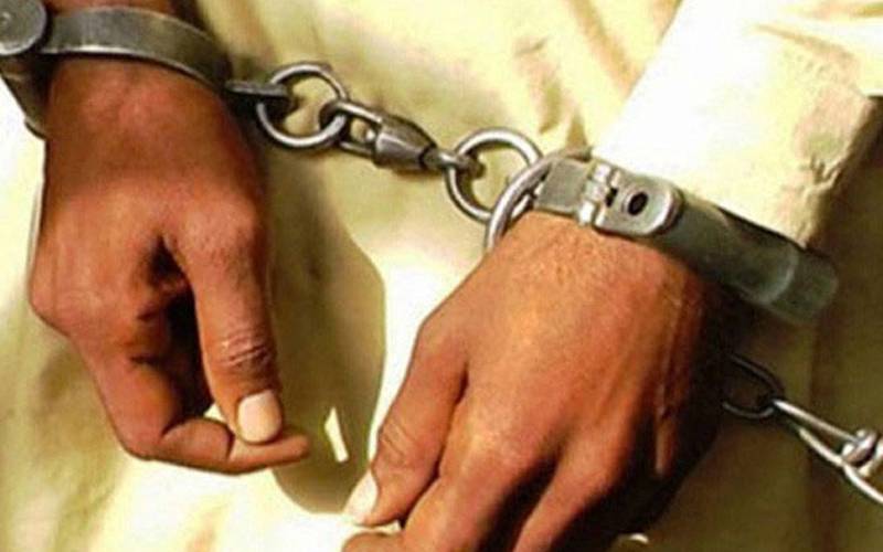 خواتین کی تصاویر بنا کر بلیک میل کرنے والا شخص گرفتار