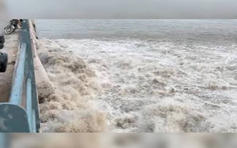 سیالکوٹ؛دریائے چناب کے سیلابی ریلے 7افراد بہہ گئے،4کی لاشیں نکال لی گئیں