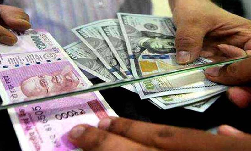 امریکی ٹیرف نافذ، ڈالر کے مقابلے میں بھارتی روپے میں ریکارڈ گراوٹ 