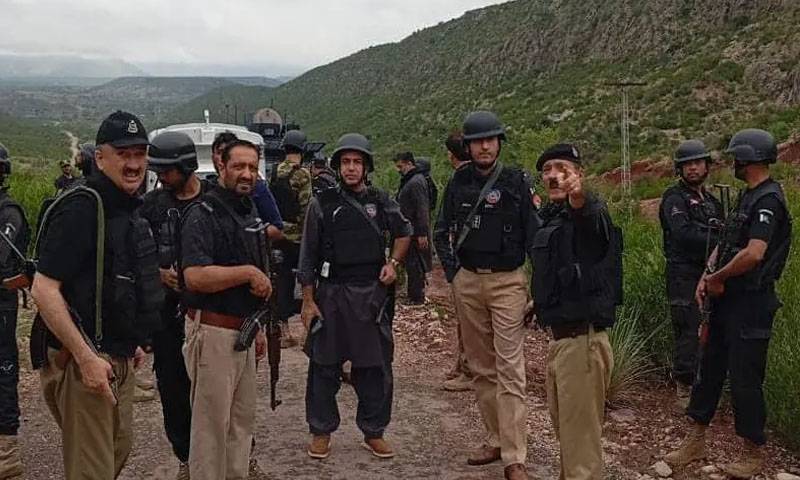کوہاٹ میں پولیس کی دہشتگردوں کیخلاف جوابی کارروائی،2ہلاک،متعدد زخمی، ایک اہلکار شہید 
