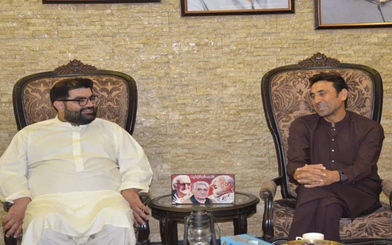 سابق کپتان یونس خان کی سینیٹر ایمل ولی خان سے ملاقات