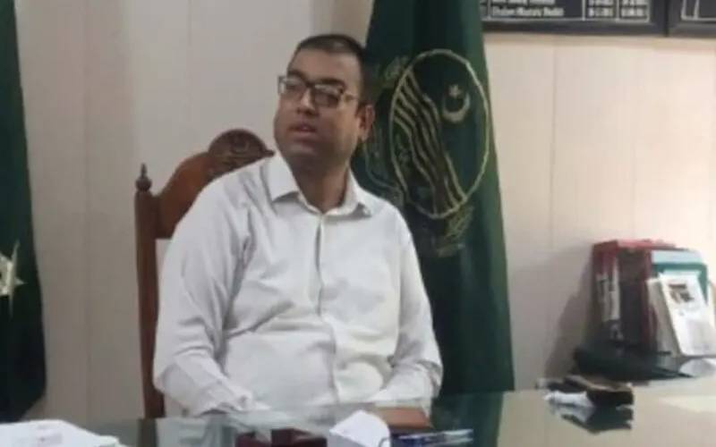 اسسٹنٹ کمشنر پتوکی فلڈ ریلیف آپریشن کے دوران ہارٹ اٹیک سے چل بسے