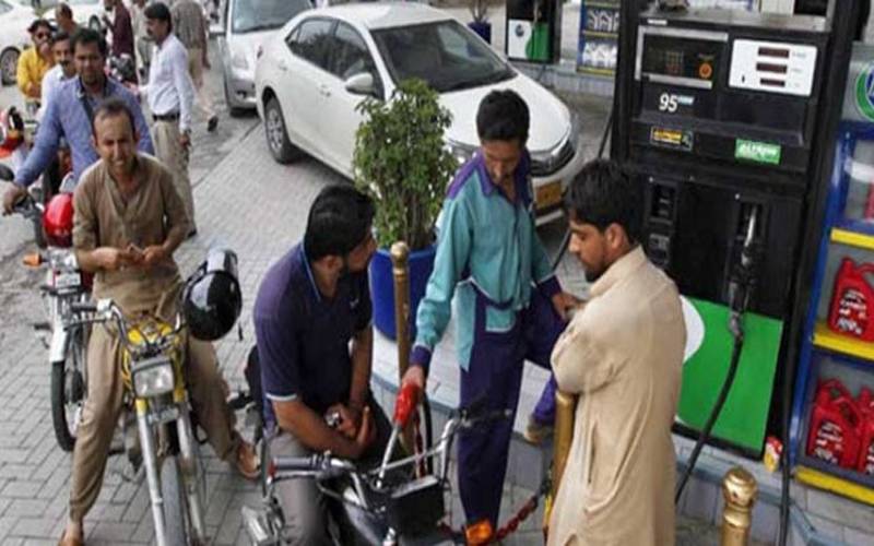پٹرول کی قیمت میں کمی نہ ہونا عوام سے ظلم کے مترادف ہے:شہریوں کاردعمل