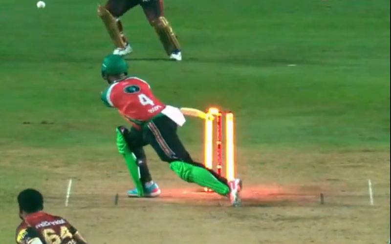 شائے ہوپ کا انوکھا آؤٹ، ویڈیو وائرل 