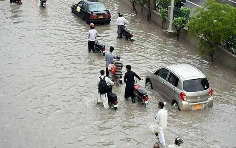 اسلام آباد کے مخلتف علاقوں میں تیز بارش ، سڑکیں تالاب بن گئیں، گاڑیاں ڈوب گئیں