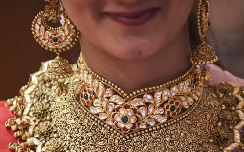 شادیوں اور تہواروں کے سیزن سے قبل دبئی میں سونے کی قیمت آسمان کو چھونے لگی