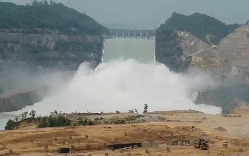 تربیلہ ڈیم میں پانی ذخیرہ کرنے کی گنجائش ختم ،سپیل ویز کھول دیئے گئے