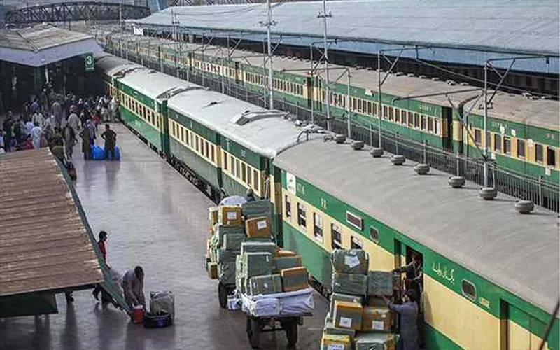 مسافروں کی تعداد کم ہونے کے باعث 3ٹرینیں معطل