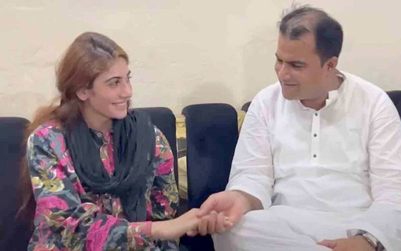نازیباگفتگوکرنے پرٹک ٹاکرحکیم شہزادگرفتار