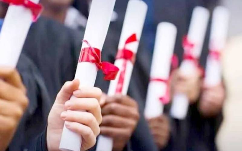 ایسوسی ایٹ ڈگری کے حامل امیدواروں کو نوکری کیلئے اہل کرنے کا فیصلہ