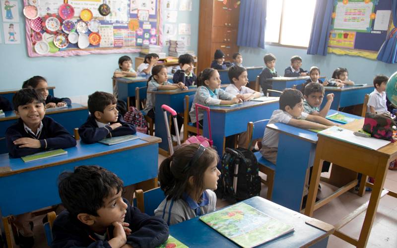 کراچی میں بعض نجی سکولوں نے آج چھٹی کا اعلان کردیا