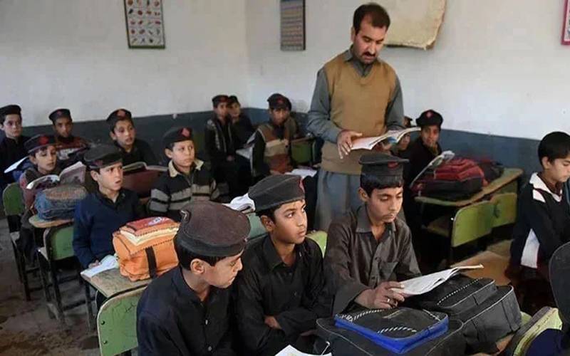 اساتذہ کی حاضری، کارکردگی بہتر بنانے کیلئے جدید مانیٹرنگ نظام متعارف کرانے کا فیصلہ