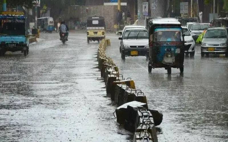 موسلادھار بارشیں، کراچی میں آج 4 سے 6 سپیل متوقع ، فیصل آباد میں تمام ریکارڈ ٹوٹ گئے
