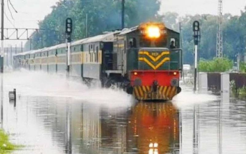ملتان: شیر شاہ بند توڑے جانے سے ٹرین سروس کی معطلی کا خدشہ 