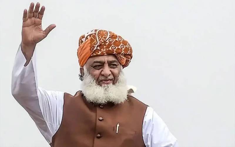 اسرائیل زمینی لڑائی سے خوفزدہ ہے اس لیے صرف فضائی بمباری کر رہا ہے، مولانا فضل الرحمان