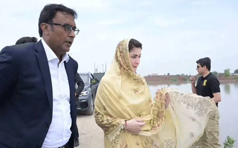 مریم نواز کا جلال پور پیر والا کا دورہ، سیلاب متاثرین میں امدادی چیک تقسیم 