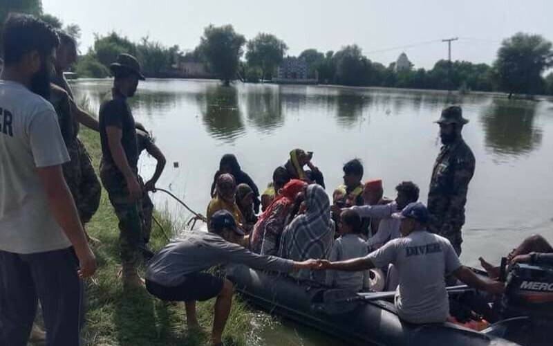 جلالپور پیر والا اور علی پور میں سیلاب متاثرین کی کشتیاں الٹ گئیں، بہاولنگر میں بچہ جاں بحق