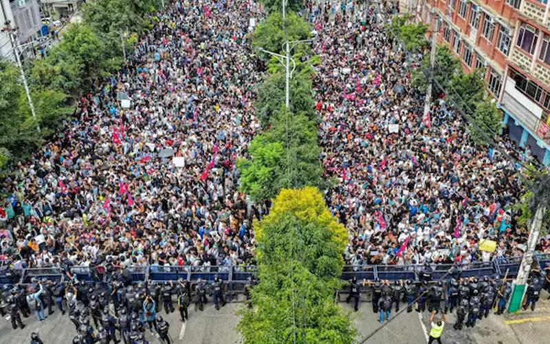 نیپال مظاہرے، جیلوں سے 13 ہزار 500 قیدی فرار 